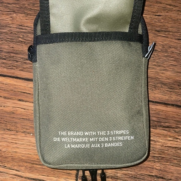 NWT Adidas crossbody bag sport bag phone bag travel bag small bag fall bag - Picture 10 of 16